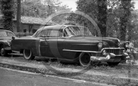 AU 168 Cadillac coupe de ville 1954 .jpg