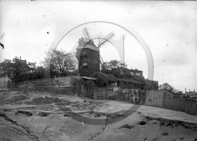 vi  1477 montmartre.jpg