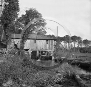 JA 8 moulin a eau  Aquitaine .jpg