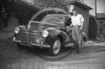 AU 2327 Peugeot 203 .jpg