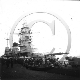 BA 1460 guerre gros plan tourelle canons .jpg
