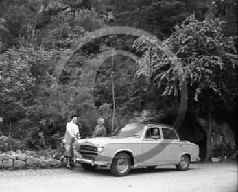 AU 2396 Peugeot 403 .jpg