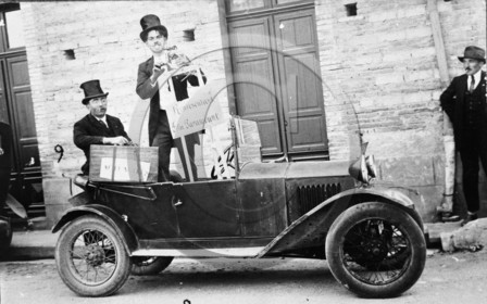 AU 1352 Peugeot quadrilette .jpg