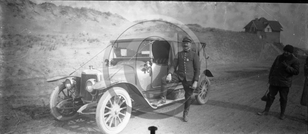 au 4151 panhard  .jpg