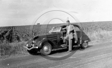 AU 4283 Peugeot coach d' apres photo .jpg