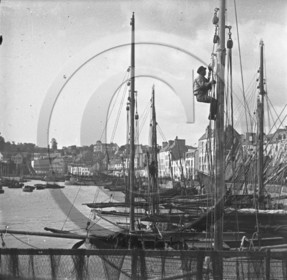BA 404  Finistère    Douarnenez dpt 29 .jpg