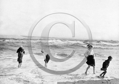 arc 1108 Ferret au fond la dune, bains de mer.jpg