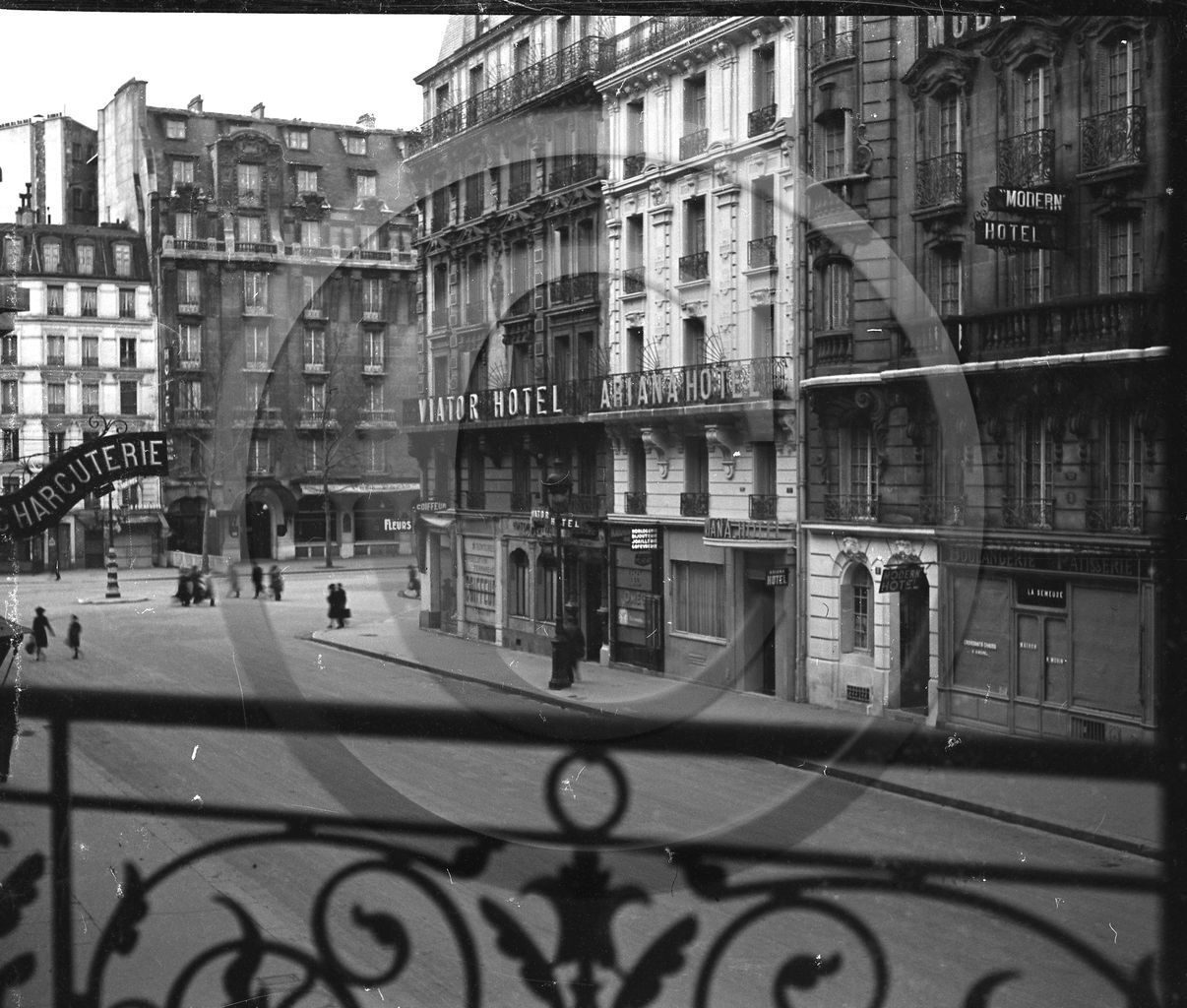 vi  2114 Paris rue Parrot hotels aviator -ariana- moderne   dpt 75  .jpg