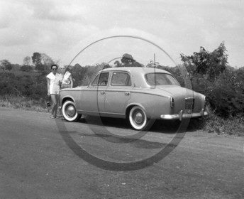 AU 1571 Peugeot 403 .jpg