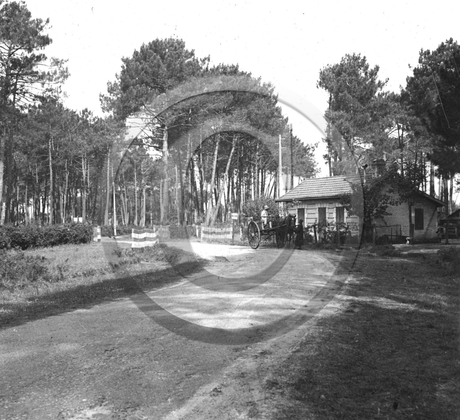 AG 567 passage à niveaux maison Landaise dpt 40 .jpg