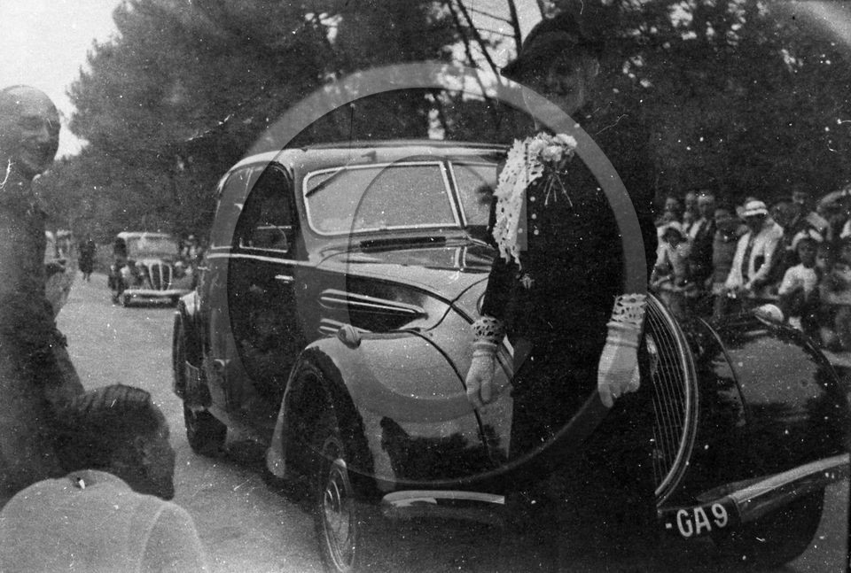 AU 1358 Peugeot 402 .jpg