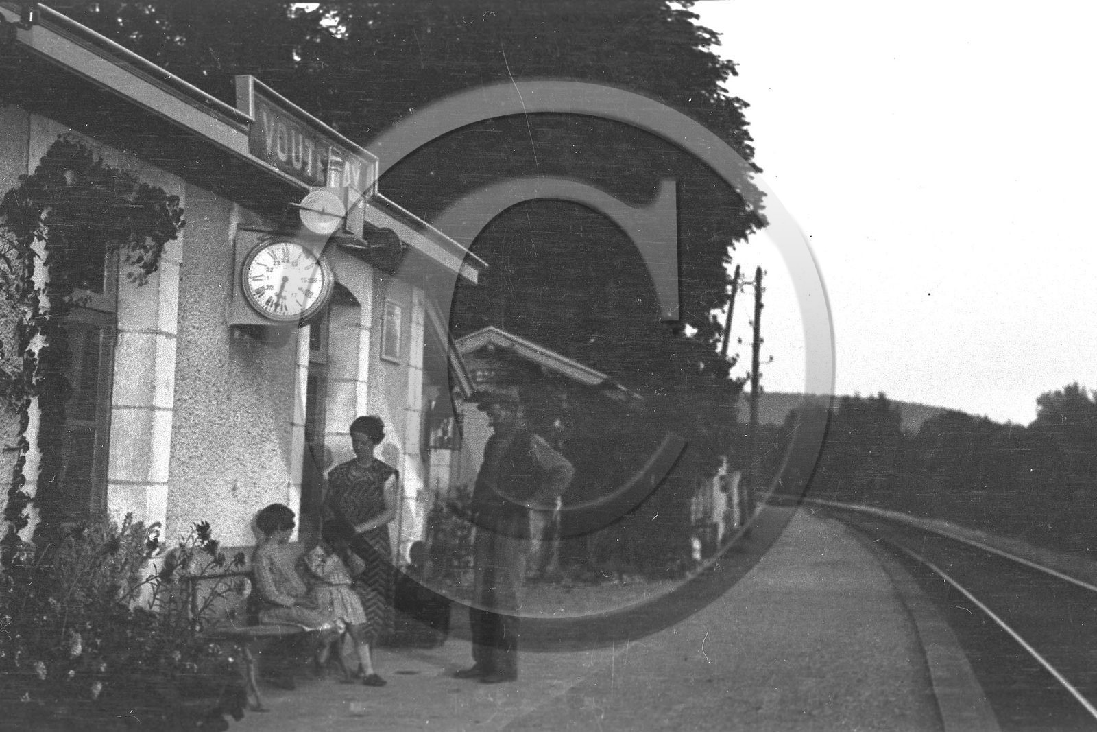 CH 28 gare de Voutenay.jpg