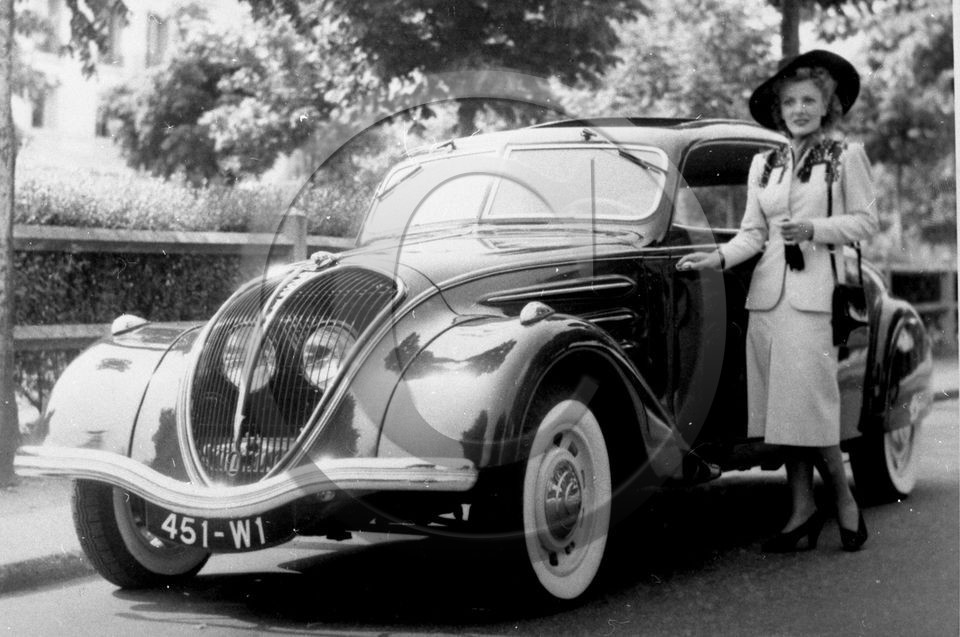 AU 1569 Peugeot 402 coach concours d'élégance    d'après photo .jpg