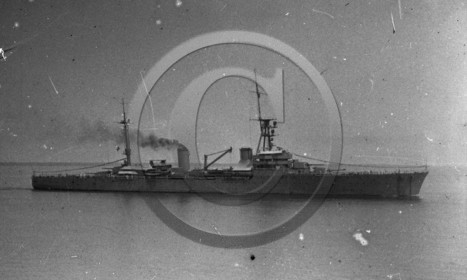 BA 42 bateau de guerre .jpg