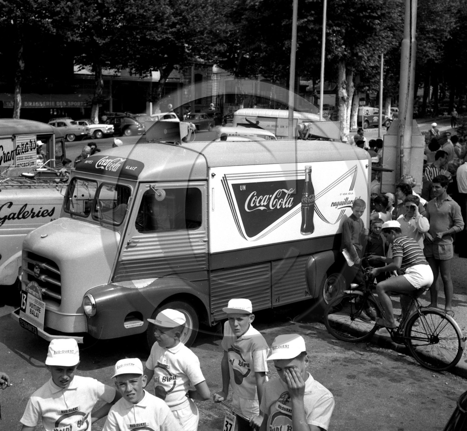AUU 137 Citroen HY Aout 1964  .jpg