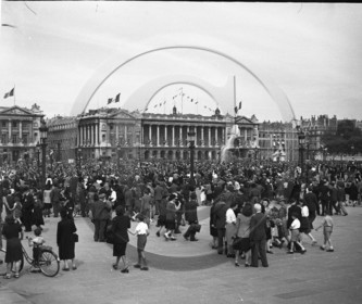 vi  2108  Paris liberation  place de la concorde 8 mai  1945  dpt 75 .jpg