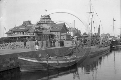 vi  1037 St Malo le bassin à flot dpt 35  .jpg