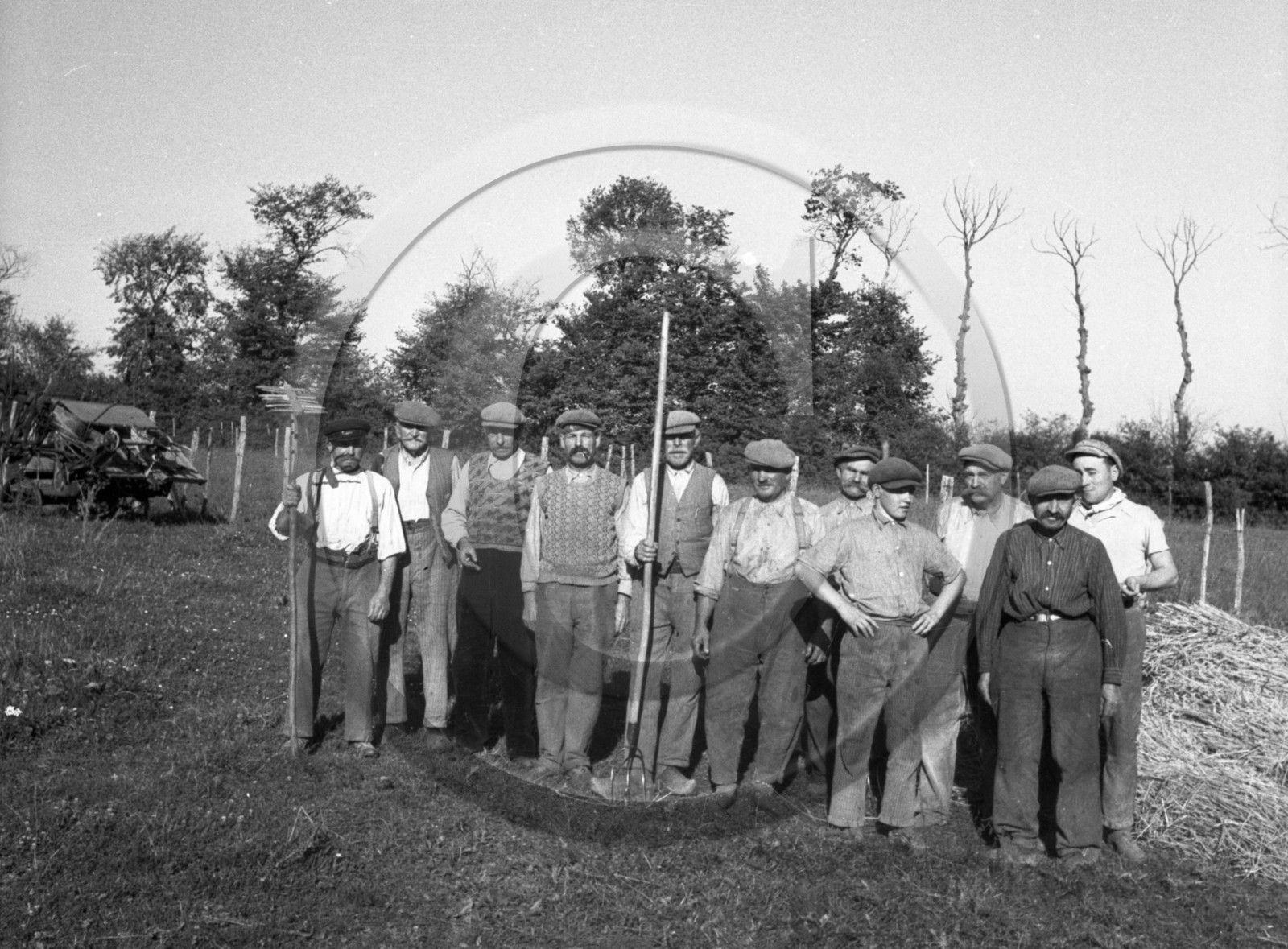 AG 700 groupe d ouvriers agricoles .jpg