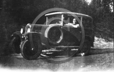 AU 1269 Peugeot 5cv .jpg