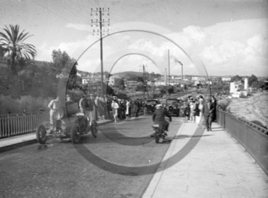 AUC 92 Bugatti sur un pont .jpg