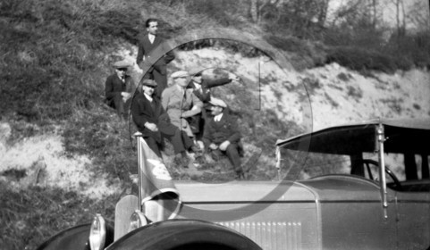 AUC 98 bis  equipage peugeot tour de France  .jpg