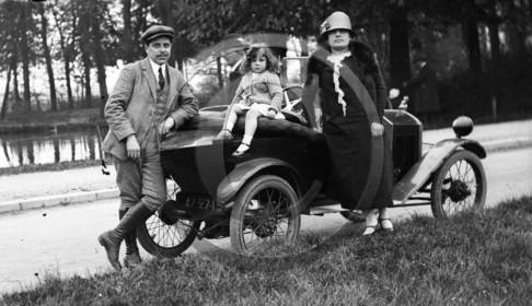 AU 885 Peugeot quadrilette .jpg