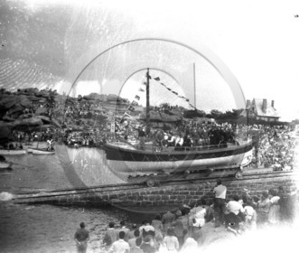 BA 1636 ploumanach mise a l eau d un canot de sauvetage dpt 22.jpg