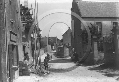 vi  1205  Asnelles  rue de ll eglise a gauche  future biscuiterie d Asnelles