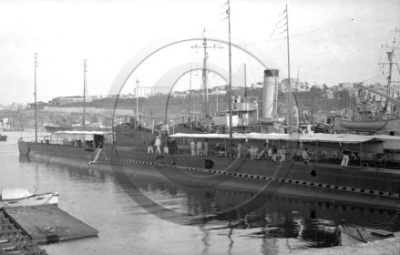 BA 1431 navire de guerre sous marin Acteon .jpg