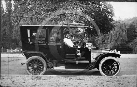 AU 1353 panhard  .jpg