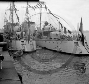 BA 1436  bateau de guerre Bordelais à Bordeaux  .jpg