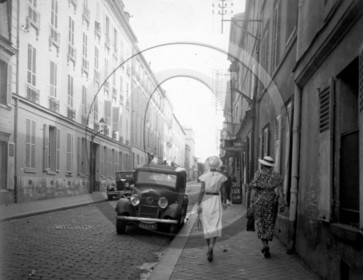 vi  1737  Versailles rue Montbauron dpt 78 voiture peugeot  .jpg