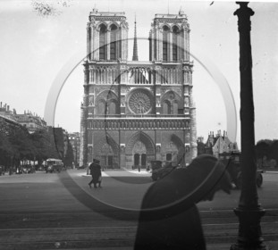 vi  2068 Notre Dame de Paris dpt 75.jpg