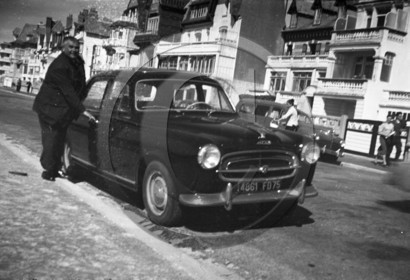 AU 2307 Peugeot 403 .jpg