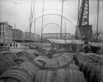 vi  1739 Nice le port dpt 06.jpg