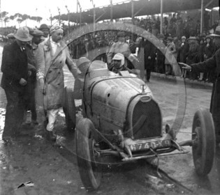 AUC 52  Lehoux vainqueur Algérie 6 mai 1928 .jpg
