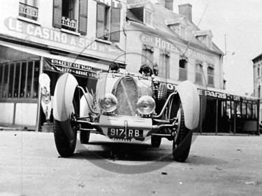 AU 2386 Bugatti .jpg