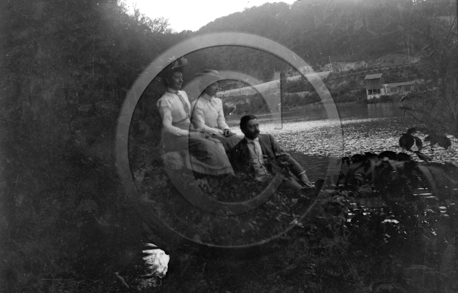 vi  1820 la Bourboule bord de riviere .jpg