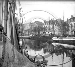 BA 102  Lorient le bassin   dpt 56 .jpg