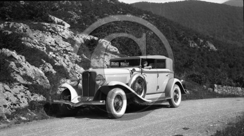 AU 331 Auburn 8-100a phaeton sedan 1932 .jpg
