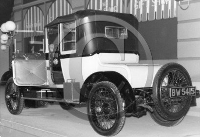 AU 4382 Rolls Royce vente Christie s Geneve .jpg