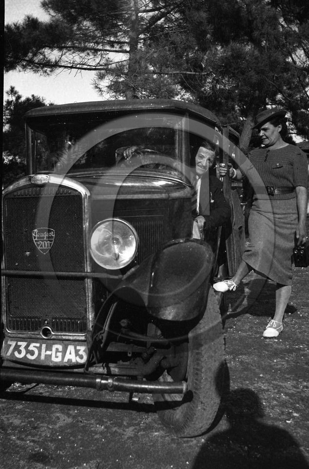 AU 2153 Peugeot 201 .jpg