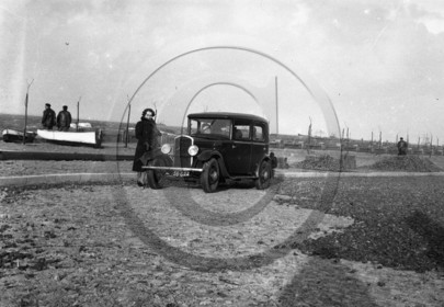 AU 928 Peugeot 201 .jpg