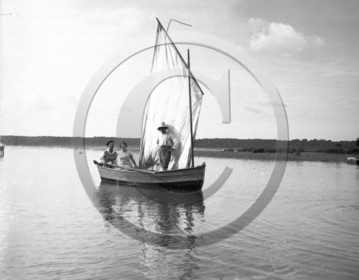 vi  209 Sanguinet en barque sur l etang annee 1932  dpt 40.jpg